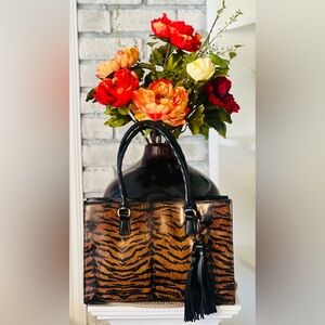 NWOT Patricia Nash Tiger Print Handbag
